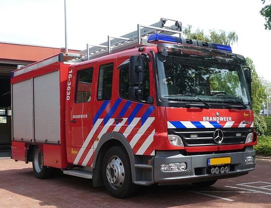 Flinke brand gewoed bij snackbar; politie vermoedt brandstichting