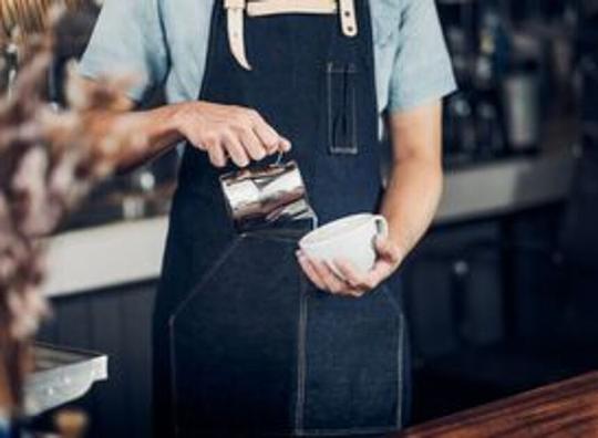 Bij Pluk! in Den Haag betaal je extra voor koemelk in je koffie