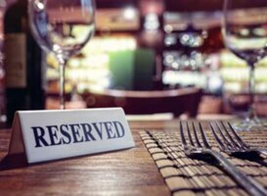 Steeds meer restaurants vragen aanbetaling door no-shows 