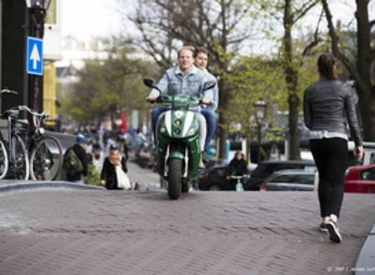 Deelscooter worden met jaarwisseling uitgezet, ook maaltijdbezorging stopt eerder