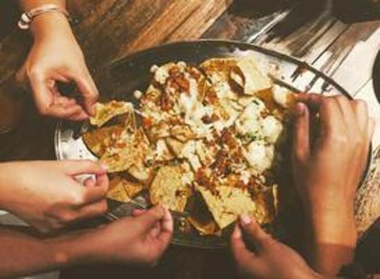 Streetfood, cocktails en nacho's: The Nacho Bar is in Tilburg geopend