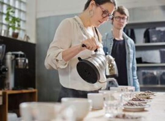 Straks kunnen Rhedenaren aanschuiven bij koffie-uurtje in schoolrestaurant De Tender