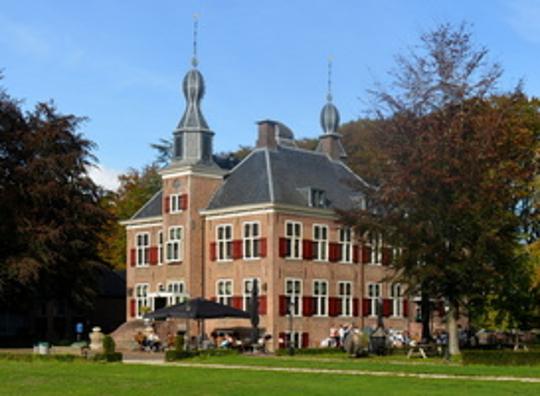 Kasteel De Essenburgh wordt onderdeel van EHM Group / "Kastiel De Essenburgh" door RomkeHoekstra (CC BY-SA 4.0.)