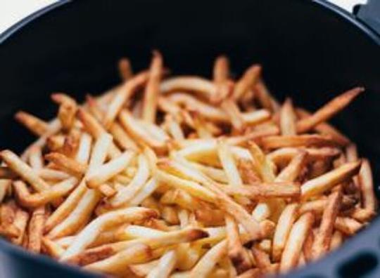 Eerste airfryer-snackbar in Nederland bestaat één jaar, ging niet zonder tegenslagen