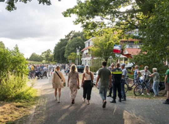 Donderdagavond opnieuw honderden demonstranten bij 'asielhotel' Albergen