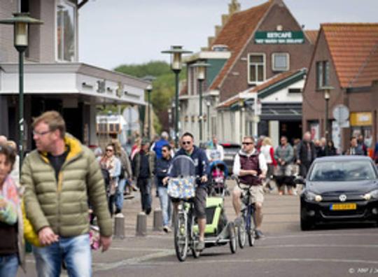 Man aangehouden die twee keer met auto terras op is gereden in Renesse