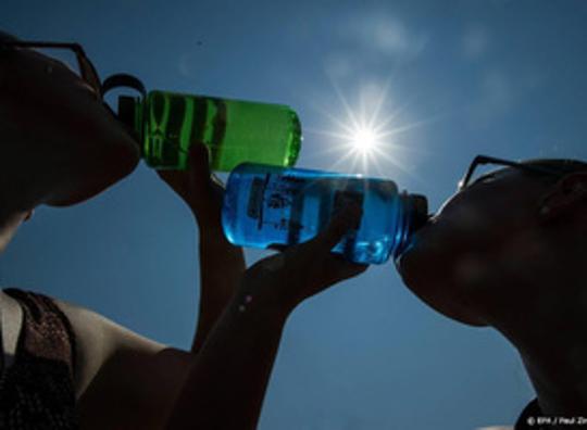 Onderweg naar horeca? Neem voldoende flesjes water en een paraplu mee