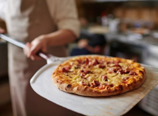 Tijdens eerste NK Pizza Bakken is Italiaanse pizzachef Renato Bosco jurylid